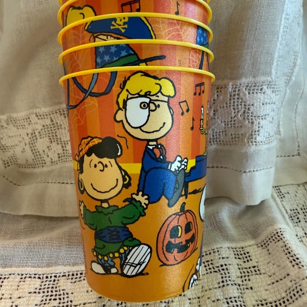 Peanuts Snoopy & Woodstock Hallmark 2011 Plastic Halloween Cups 8oz / 5 New